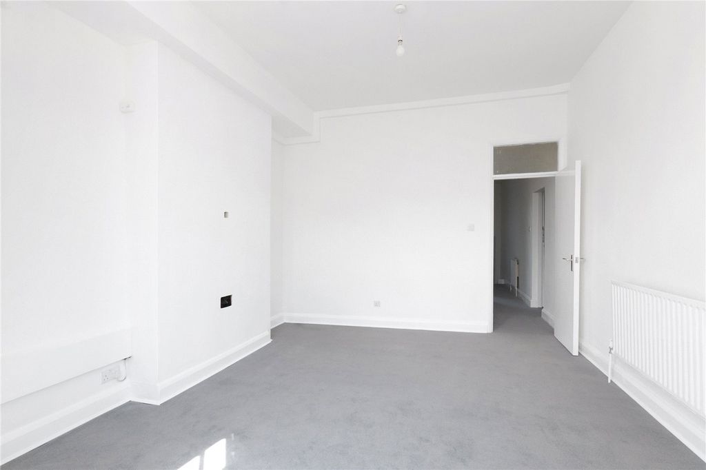 Property photo 3 of 9 Picture No. 04