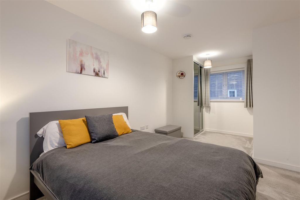 Property photo 2 of 14 8681036-Interior05.Jpg