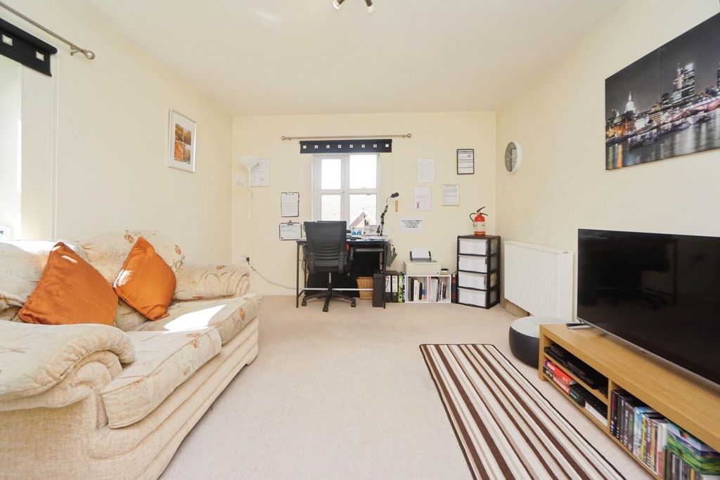 Property photo 3 of 26 Living Room