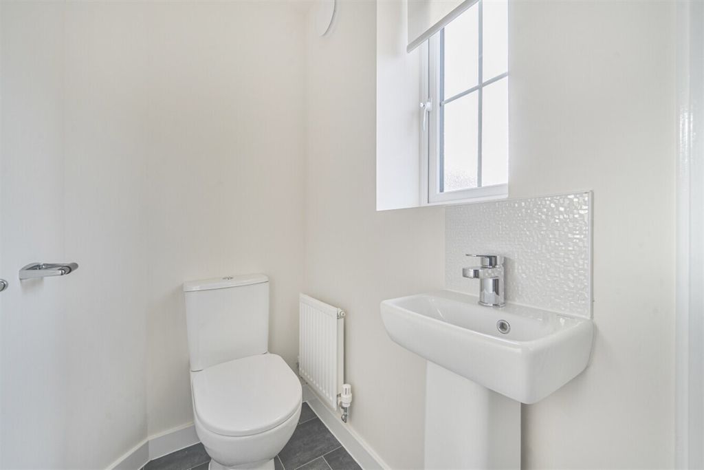 Property photo 3 of 9 WC