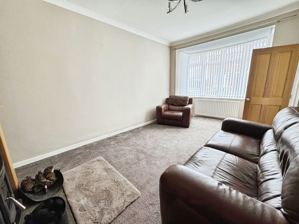 Property photo 3 of 19 Pbox-Living_Room-326135.Jpg