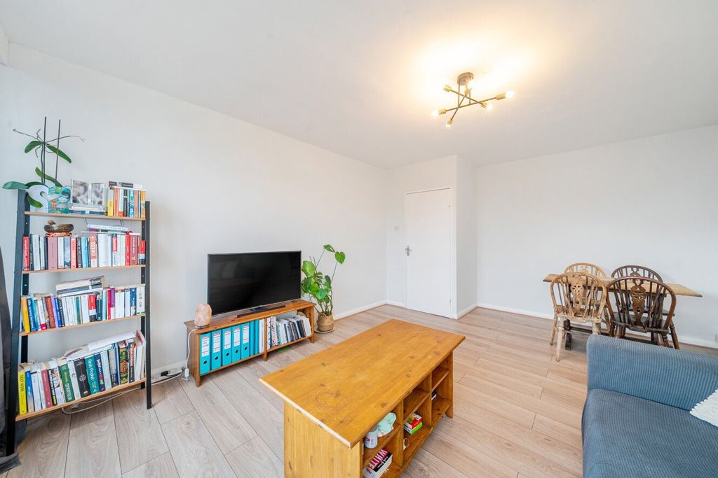 Property photo 3 of 7 Picture No. 04