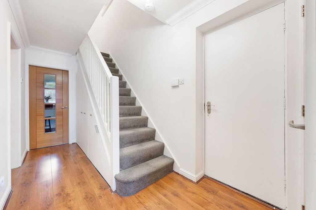 Property photo 2 of 35