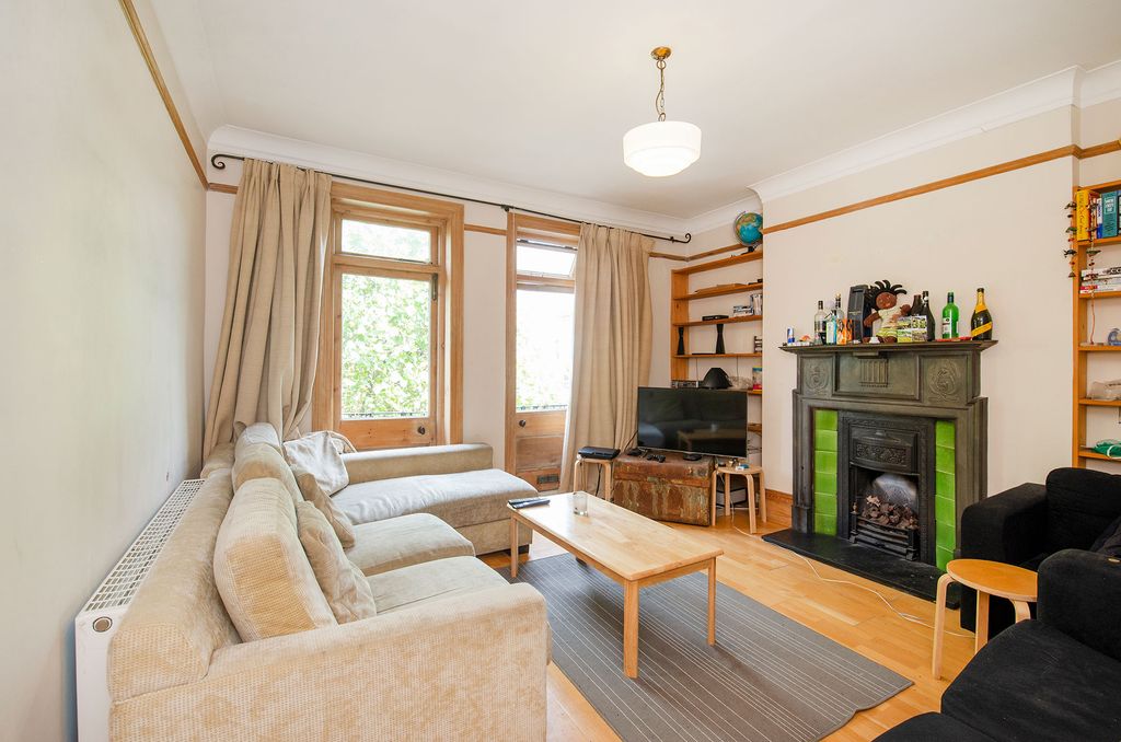 Property photo 2 of 23