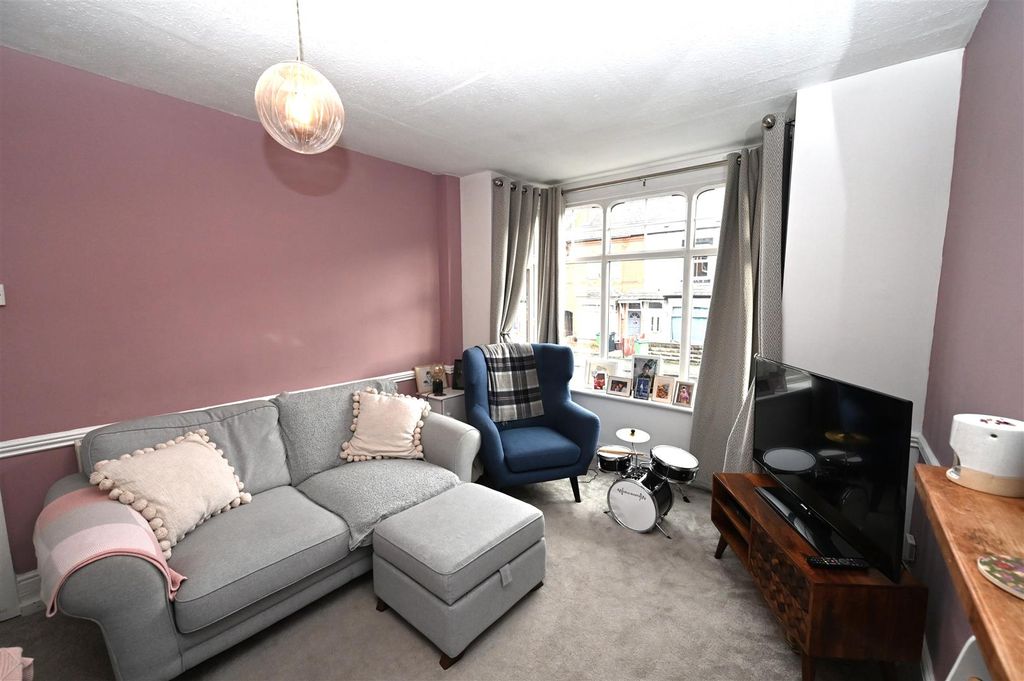 Property photo 3 of 14 Lounge 2.Jpg