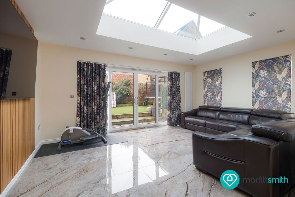 Property photo 3 of 27