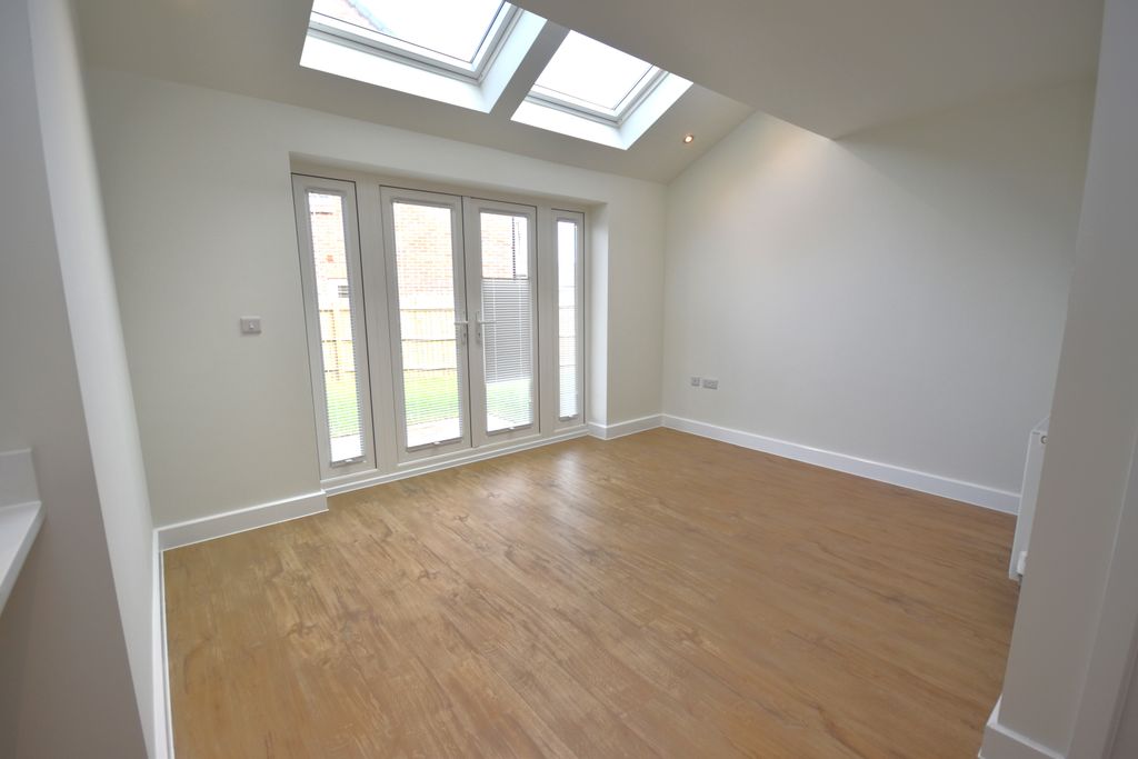 Property photo 3 of 28 Dining Area