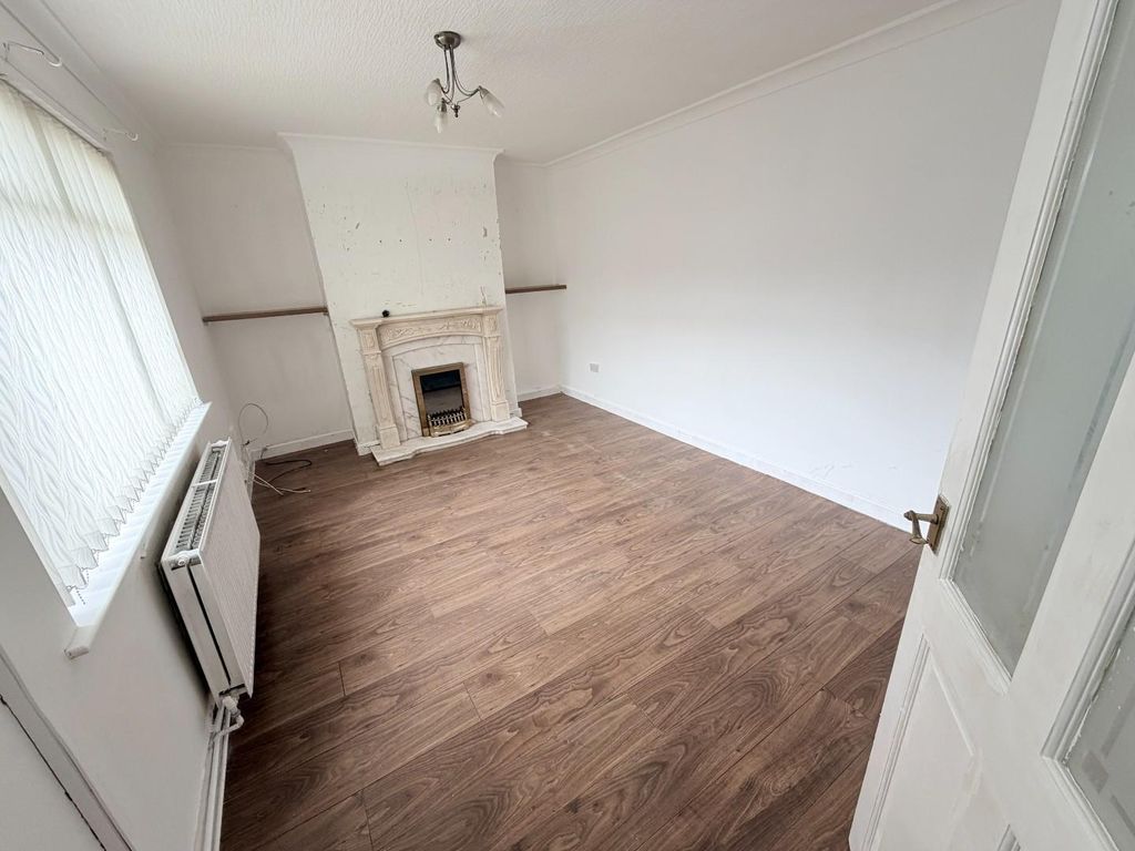 Property photo 3 of 19 Lounge