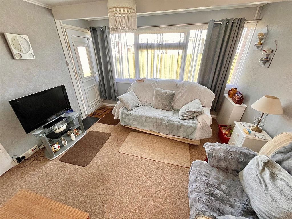 Property photo 2 of 8 Living Room