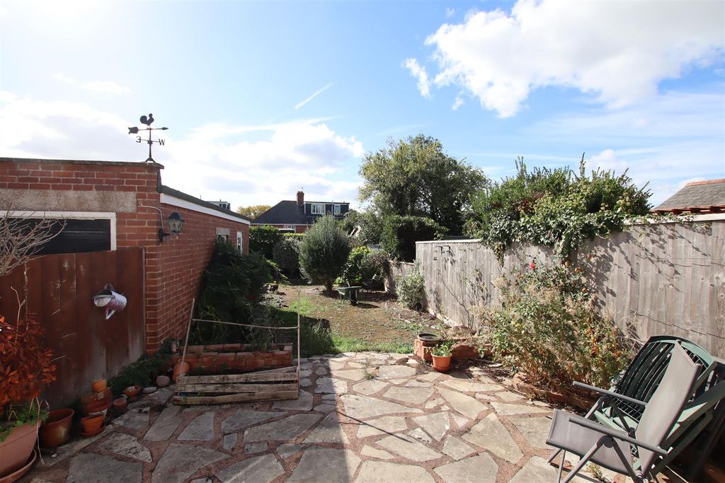 Property photo 3 of 13 Garden.Jpg