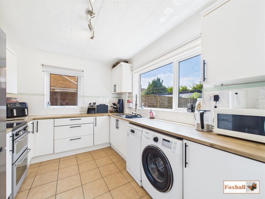 Property photo 3 of 16 Kitchen