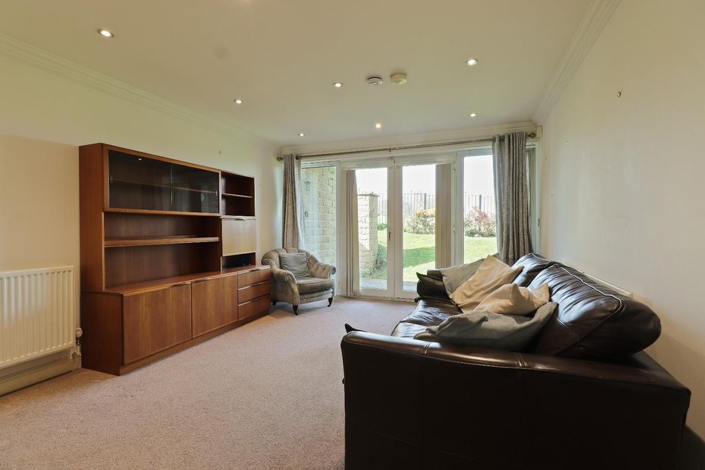 Property photo 2 of 29 Lounge