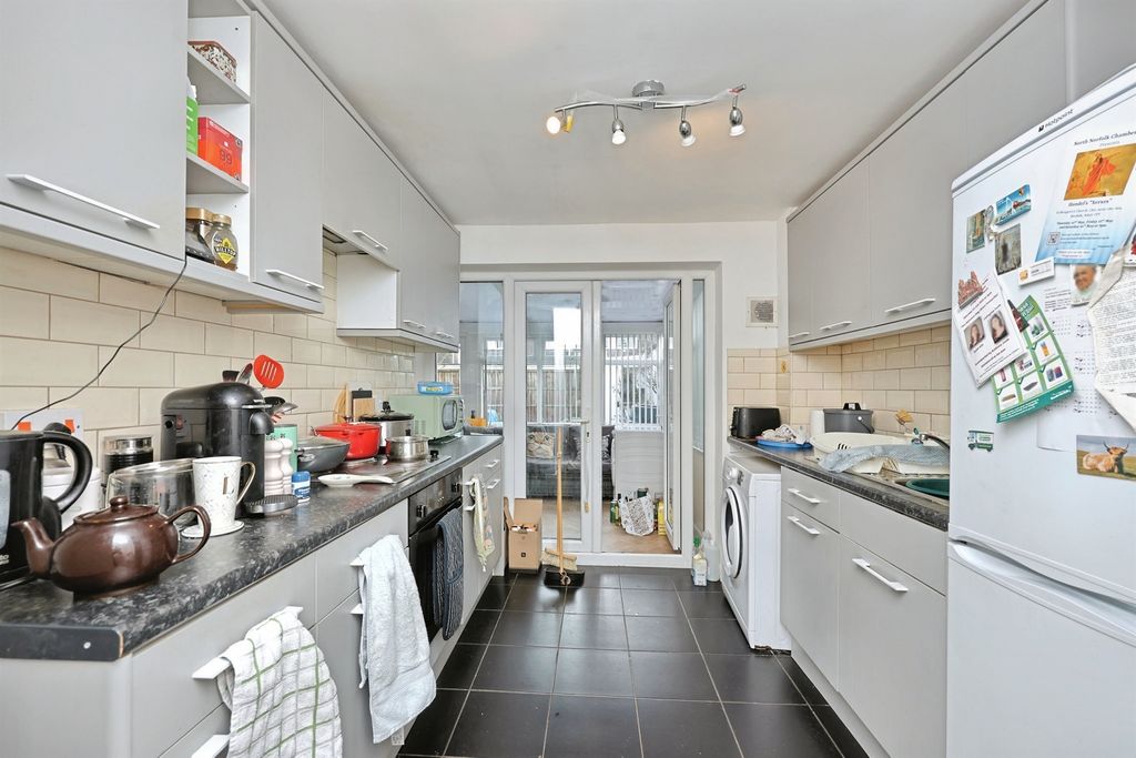 Property photo 3 of 12