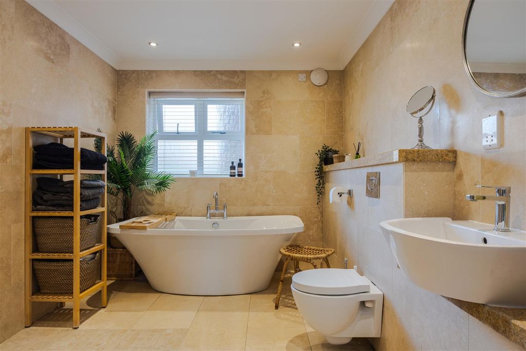 Property photo 3 of 35 Bathroom