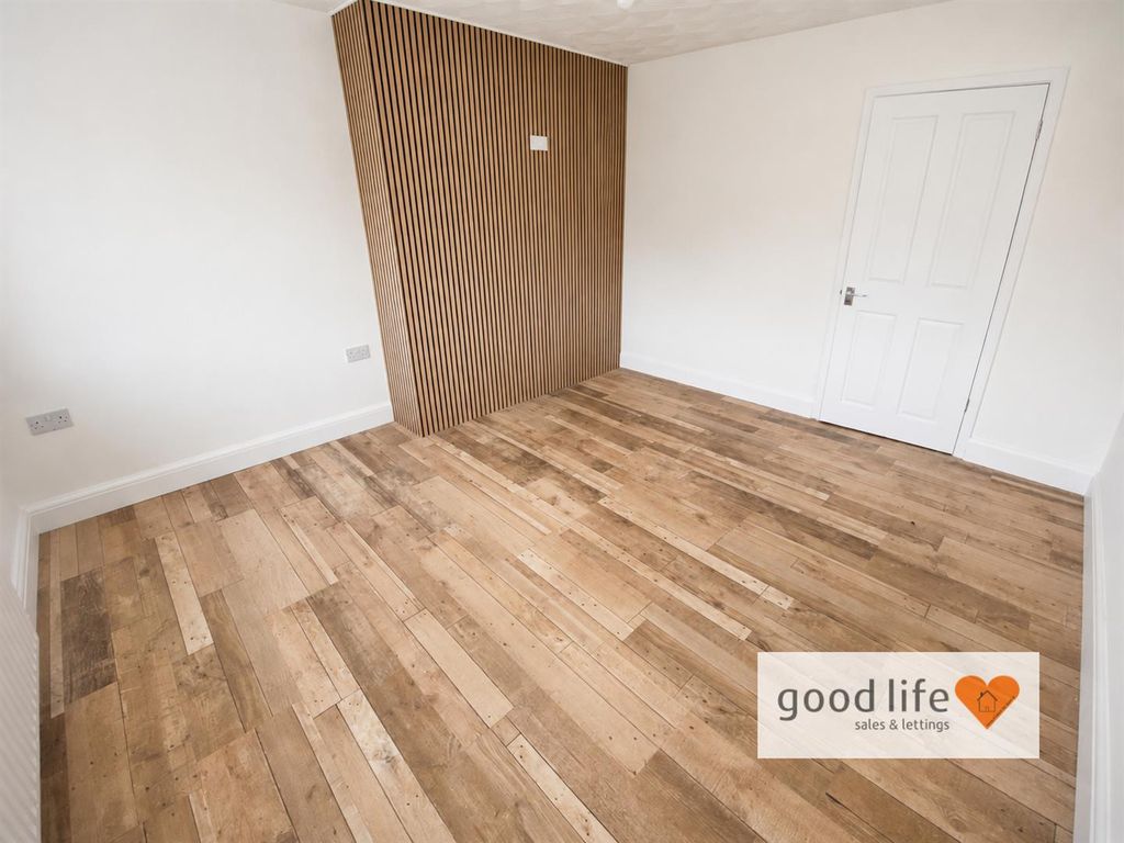 Property photo 3 of 14 20260617_095507912_Ios21 Ravenswood.Jpg