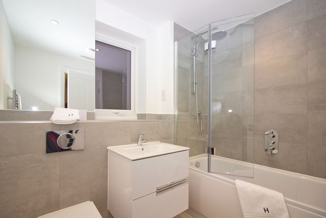 Property photo 3 of 17 Family Bathroom