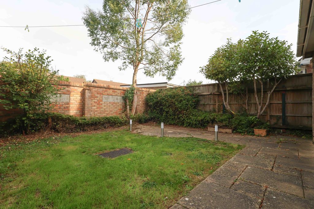 Property photo 3 of 17 Garden