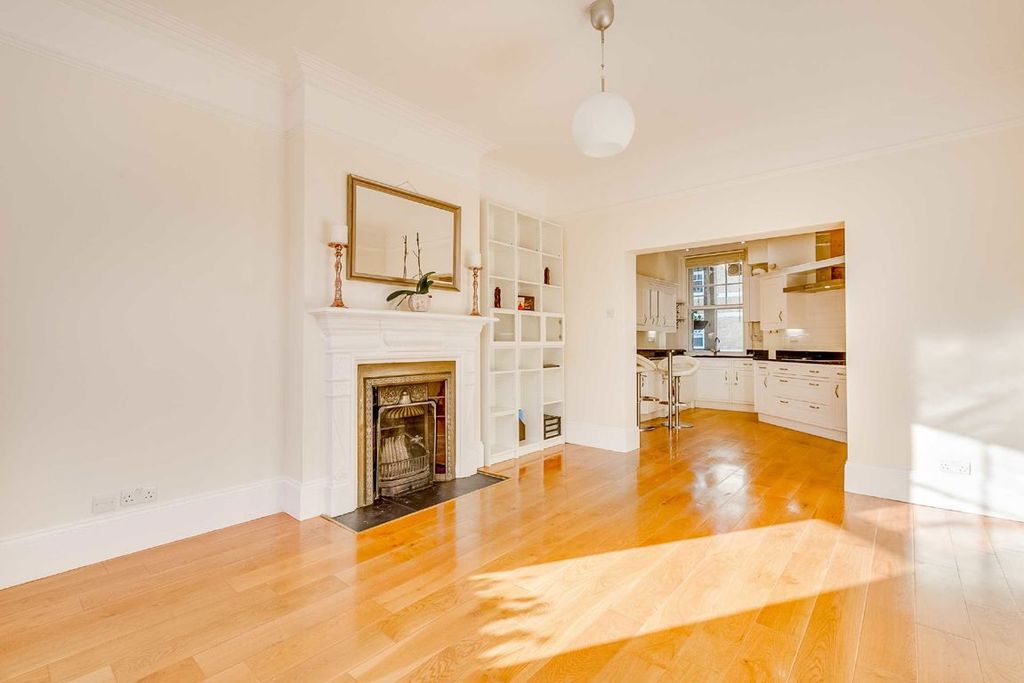 Property photo 2 of 8