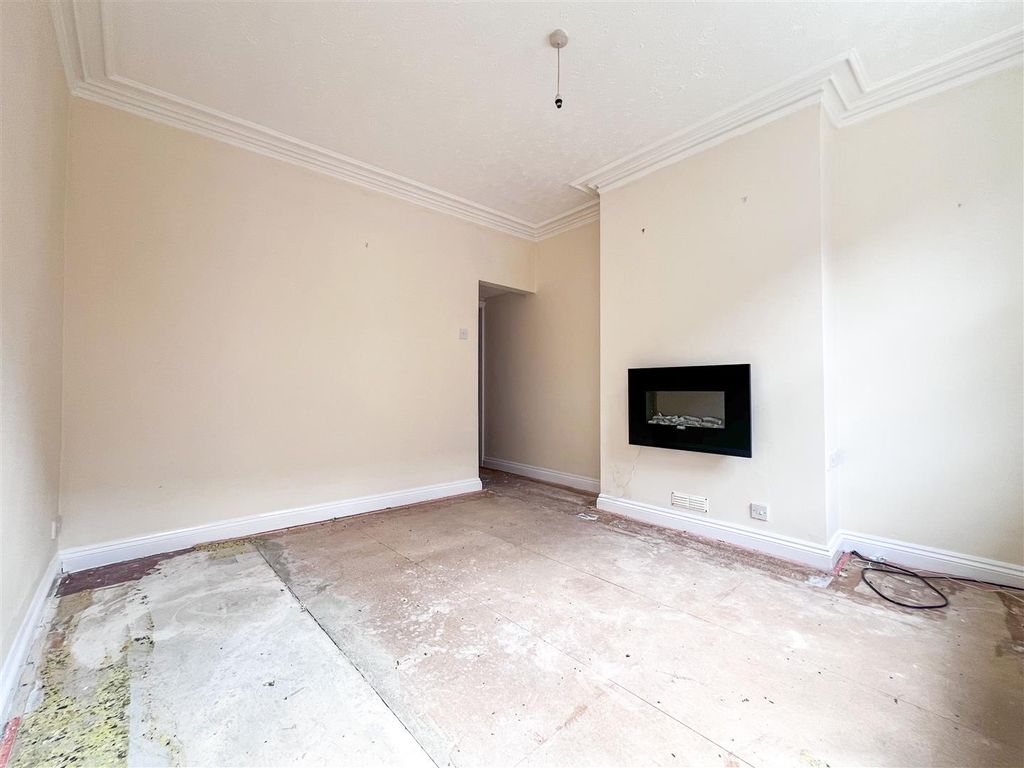 Property photo 3 of 18 Sitting Room