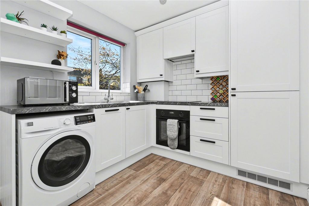 Property photo 3 of 21 Picture No. 12