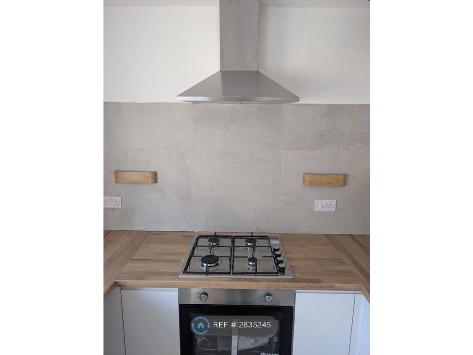 Property photo 3 of 10 Kitchen