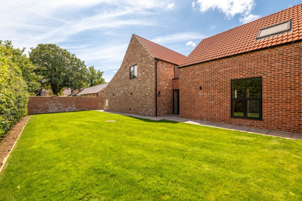Property photo 3 of 29 4122893