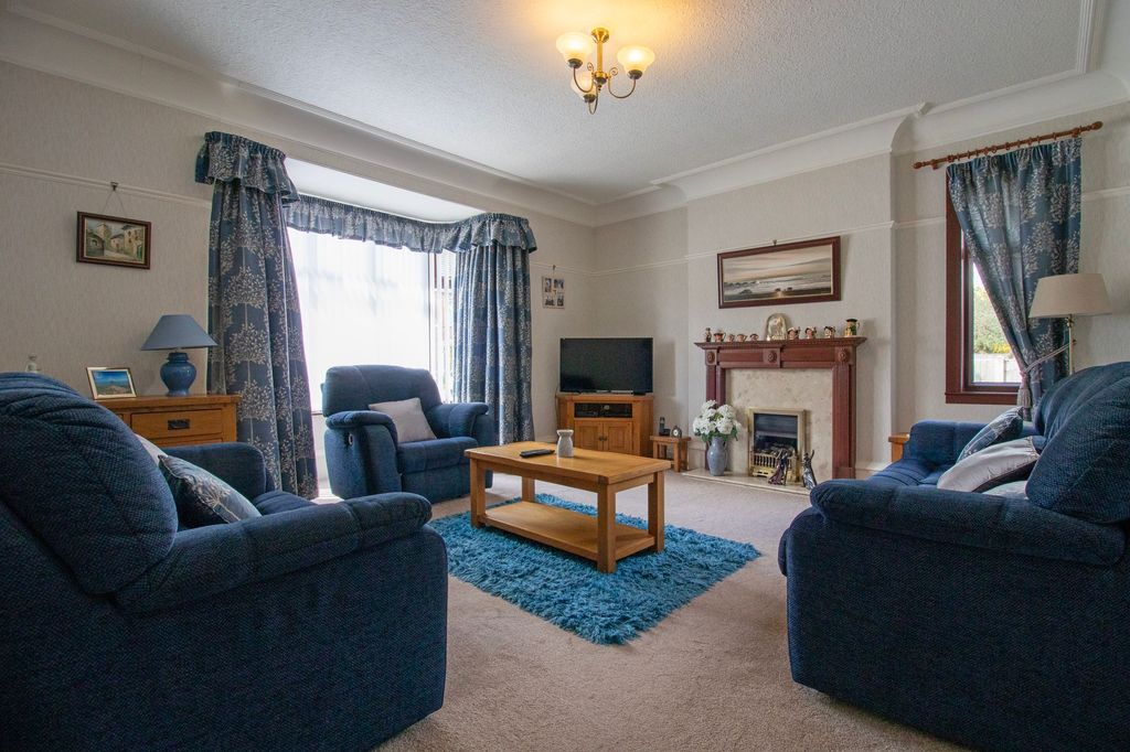 Property photo 2 of 23