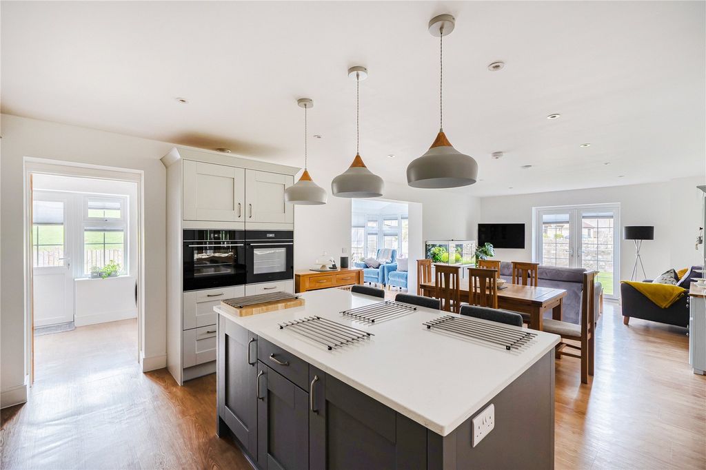 Property photo 2 of 27 Picture No. 20