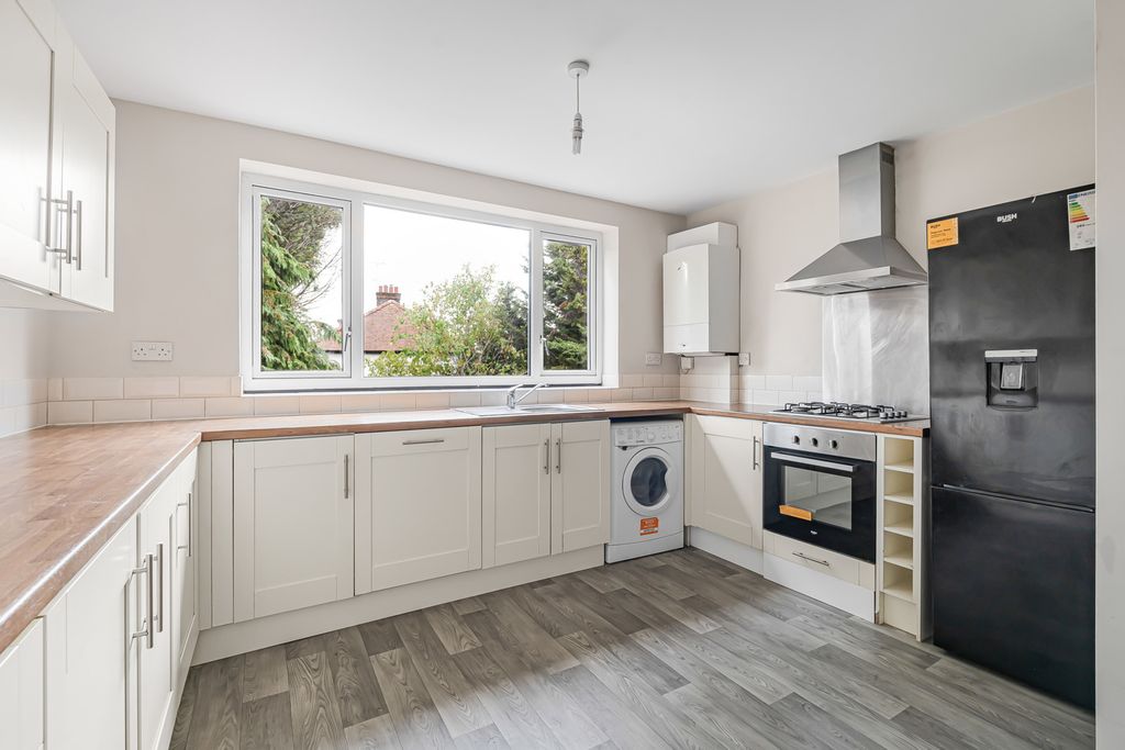 Property photo 3 of 40 Kitchen