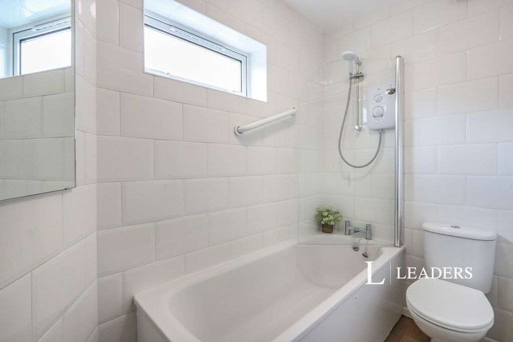 Property photo 3 of 7 Bathroom