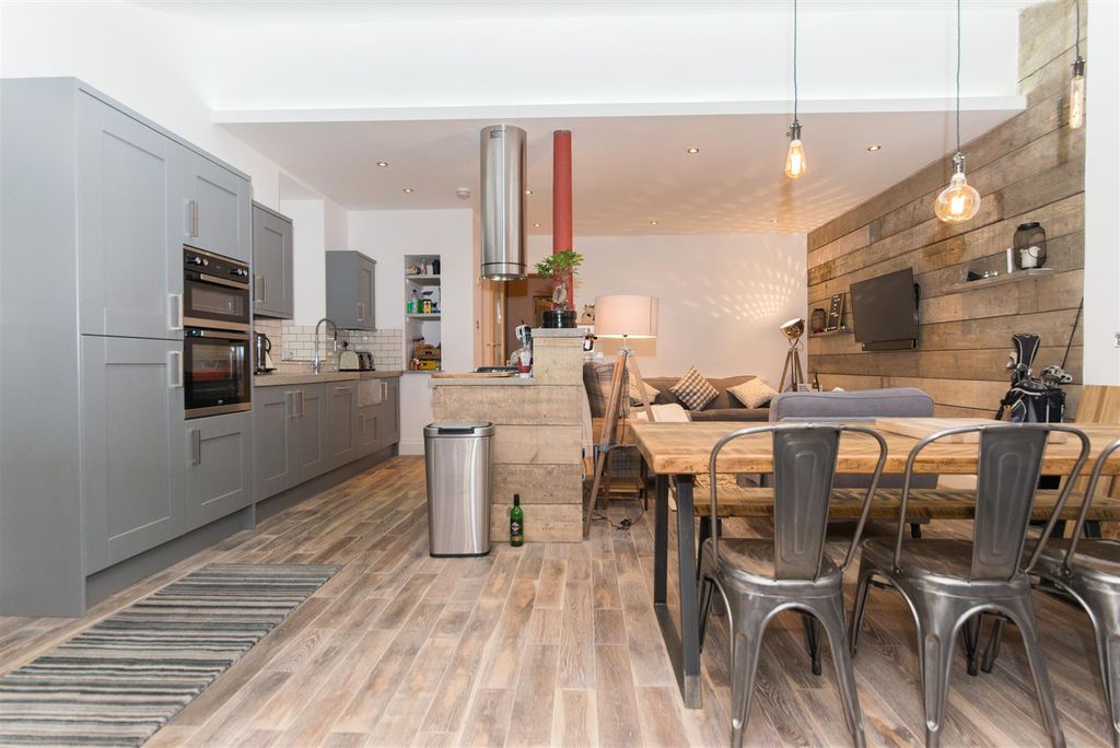 Property photo 1 of 10 W-7273.Jpg