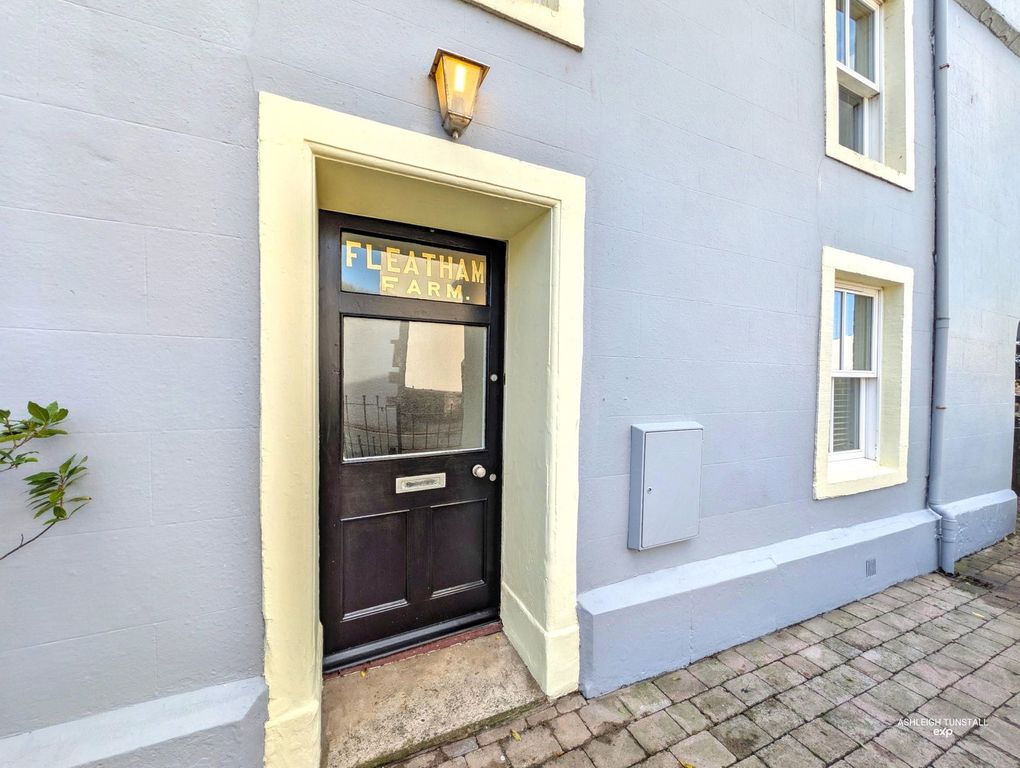 Property photo 2 of 30
