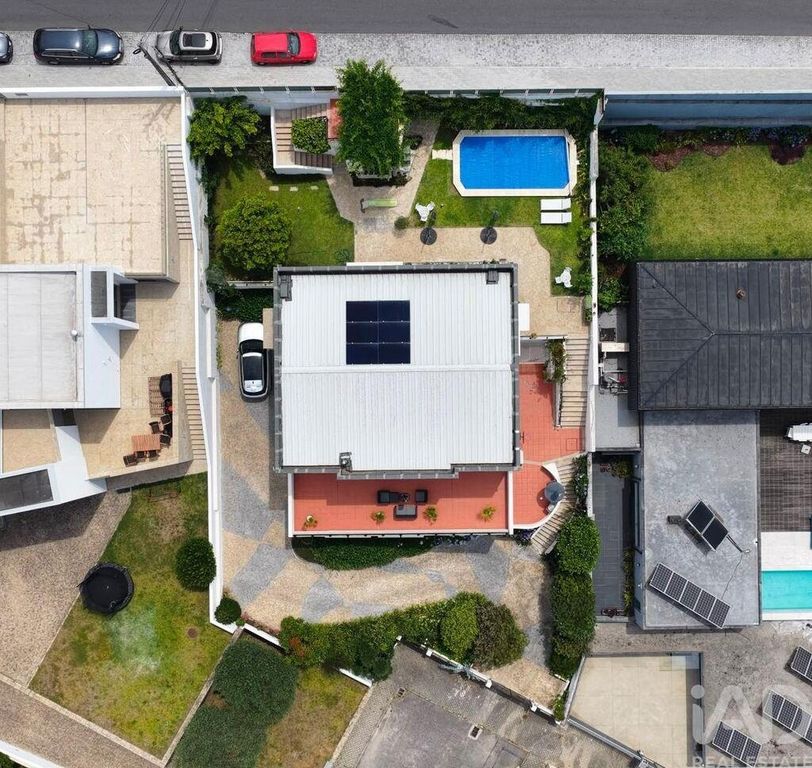 Property photo 3 of 39