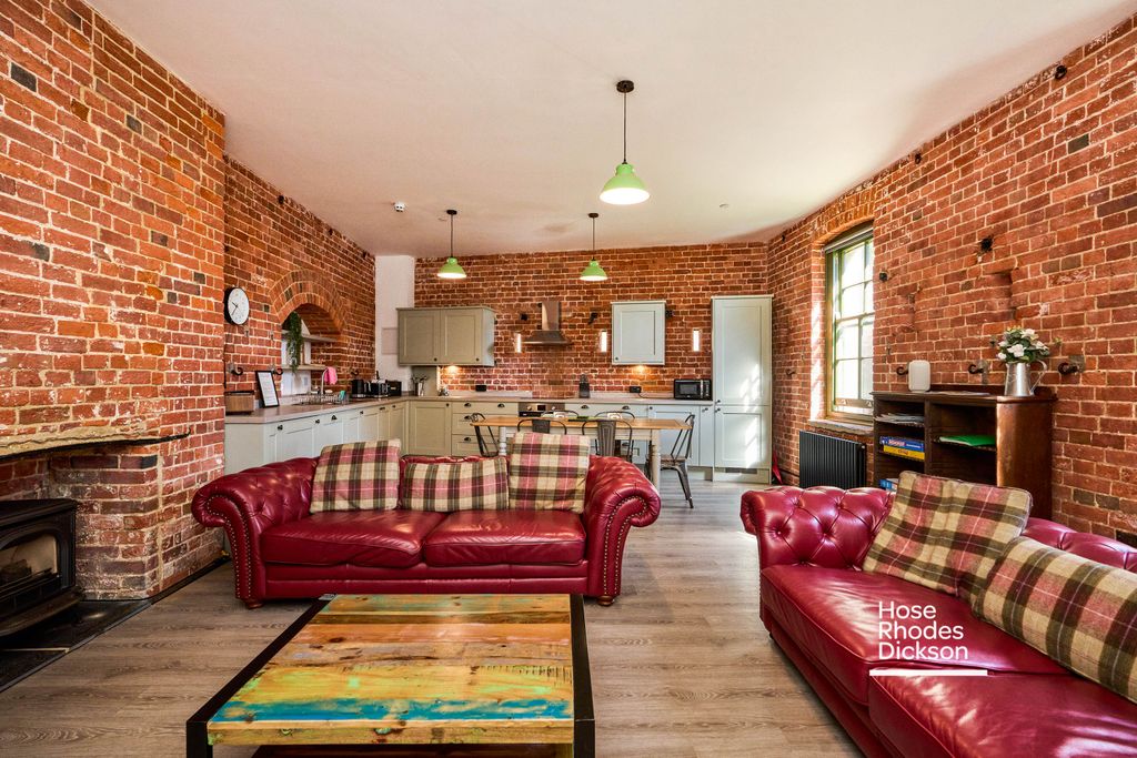 Property photo 3 of 14 1