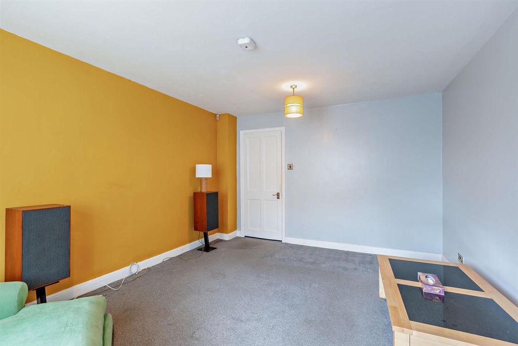 Property photo 3 of 14 8659726-Interior03-800.Jpg
