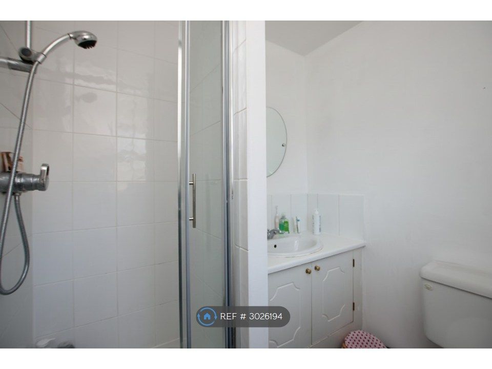 Property photo 3 of 7 En Suite
