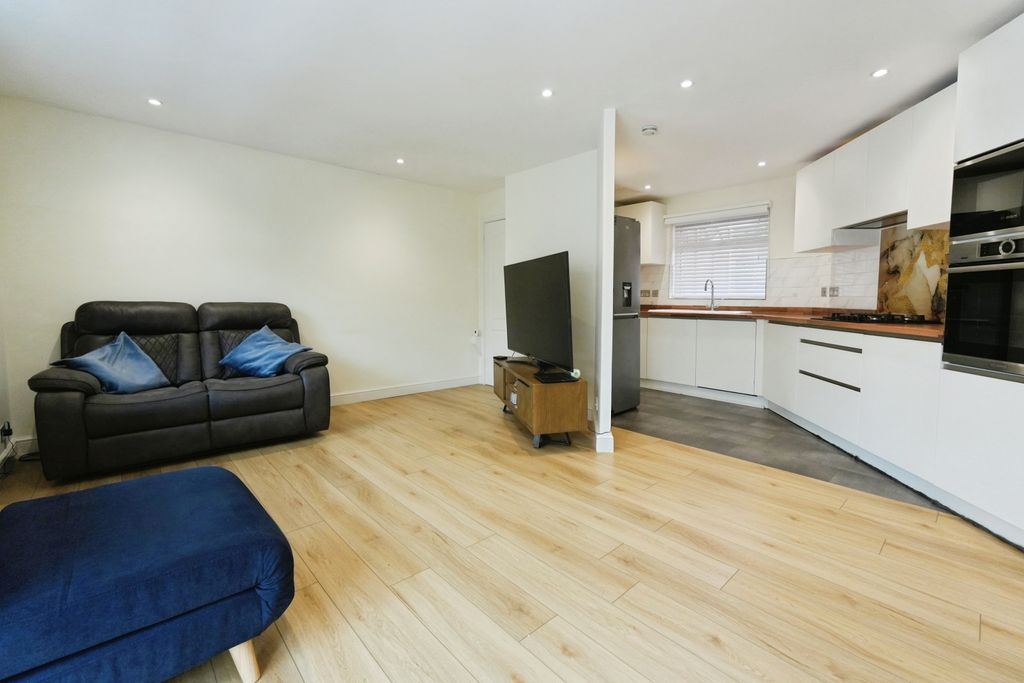 Property photo 2 of 19 Lounge/Kitchen/Dining