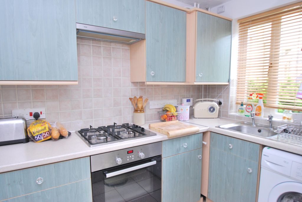 Property photo 3 of 8 Kitchen