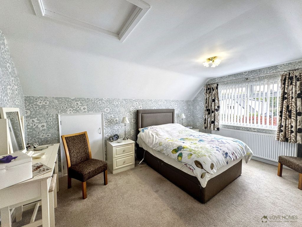 Property photo 2 of 25