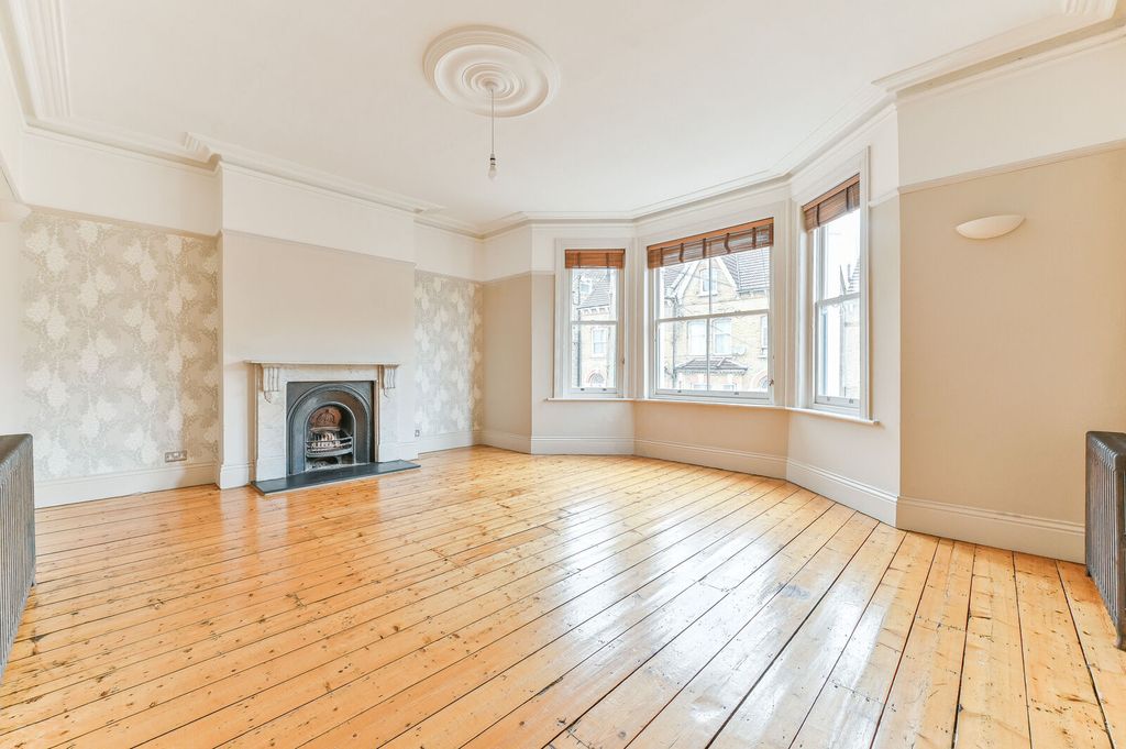 Property photo 2 of 30