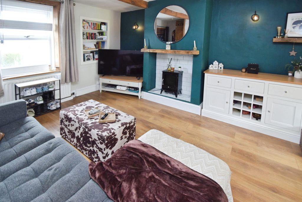 Property photo 3 of 12 Fd7F9Ea3-Lounge 201