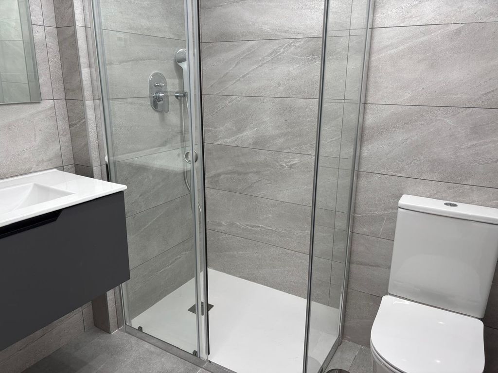 Property photo 3 of 33