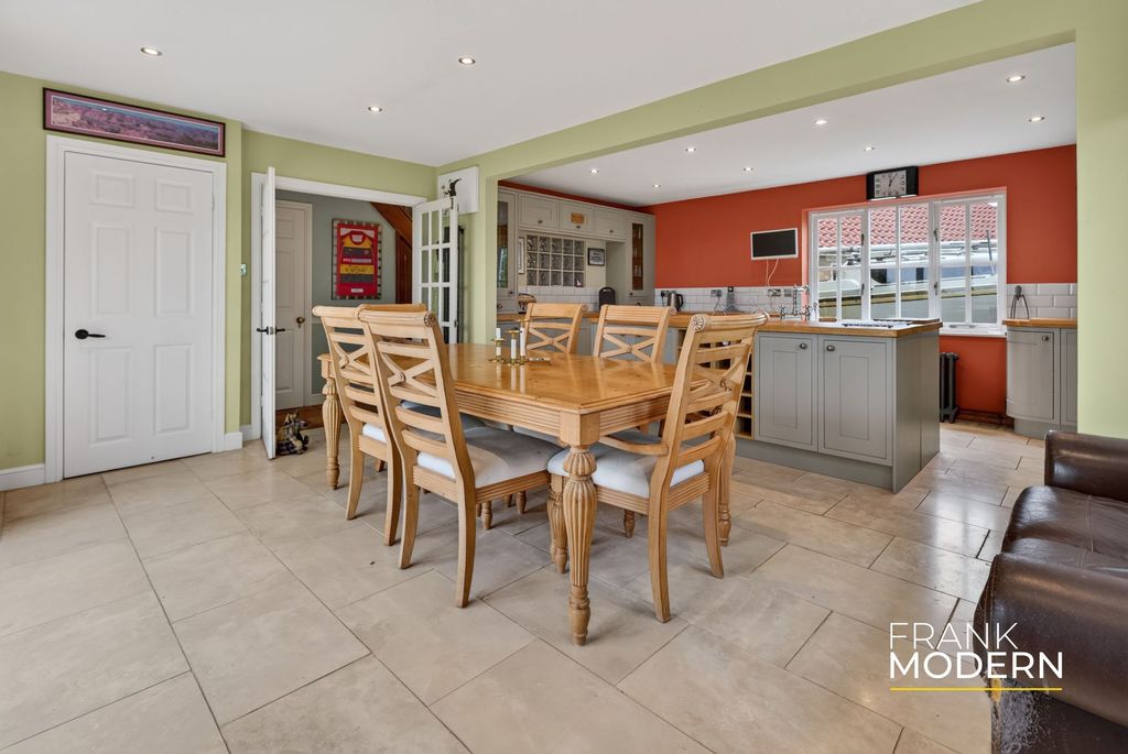 Property photo 2 of 47 Kitchen / Diner