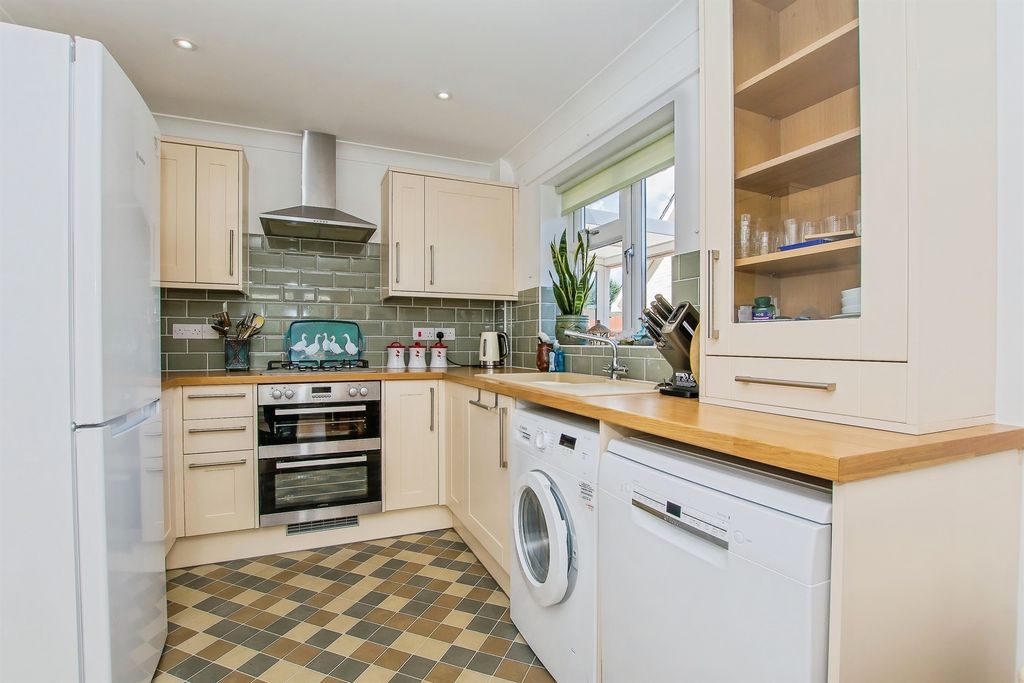 Property photo 2 of 17