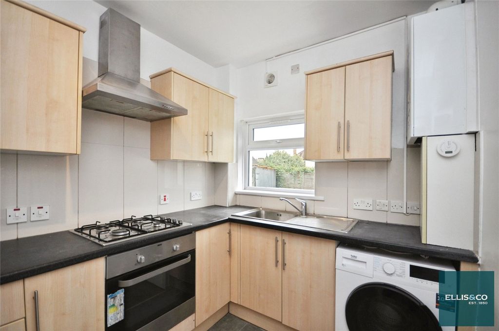 Property photo 2 of 9 Picture No. 31