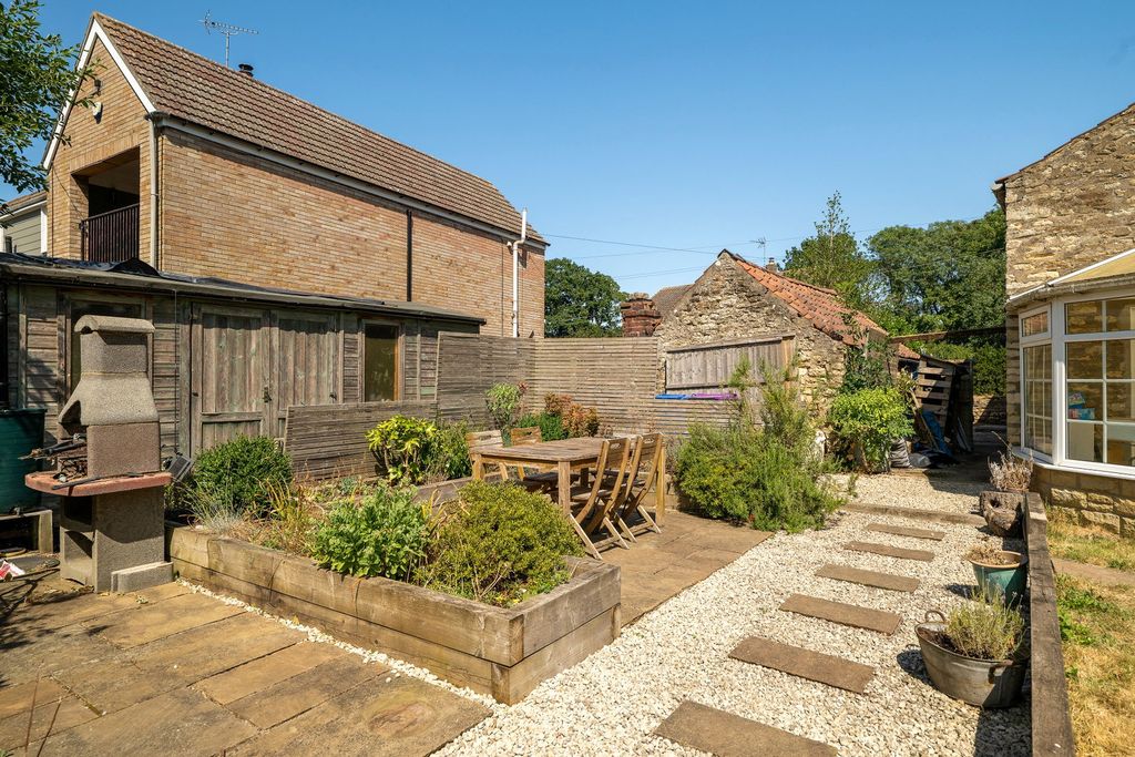 Property photo 3 of 23