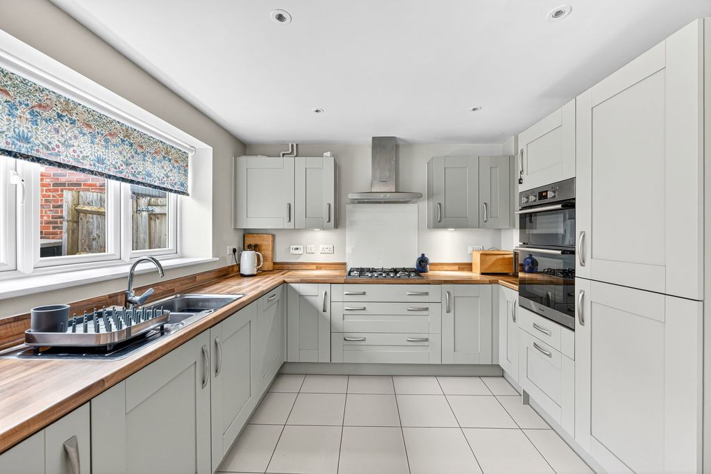 Property photo 3 of 25