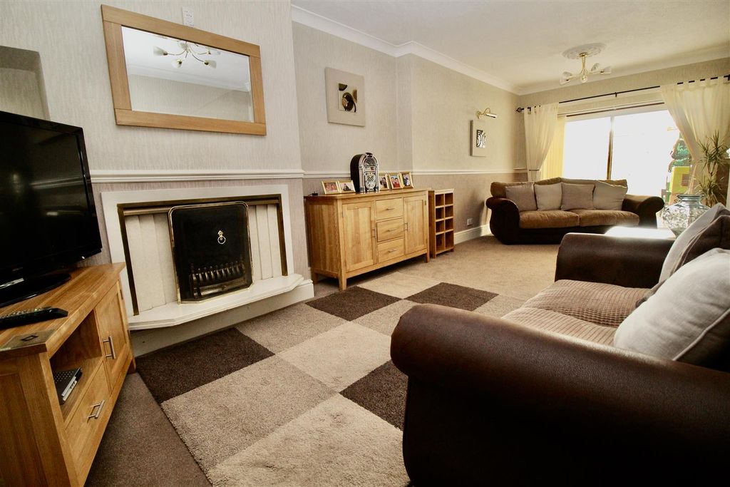 Property photo 3 of 31 Rear Extended Reception Room
