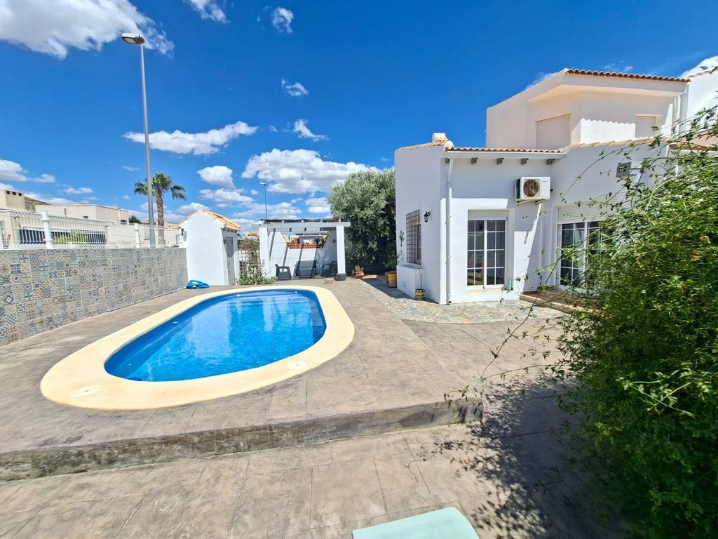Property photo 2 of 32