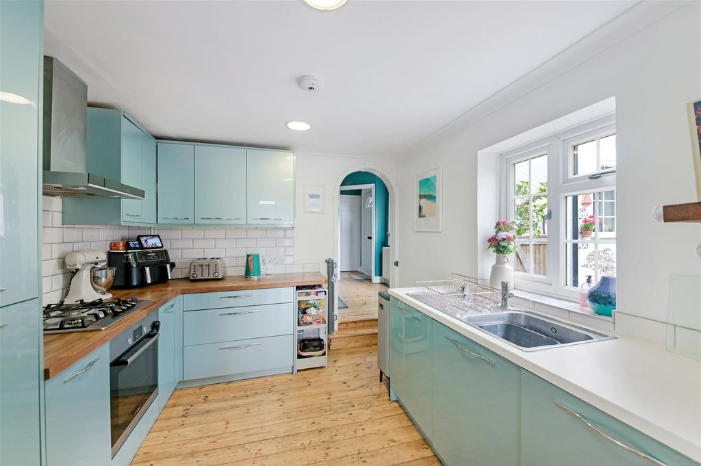 Property photo 1 of 9 Sutton Common Road,238-17.Jpg